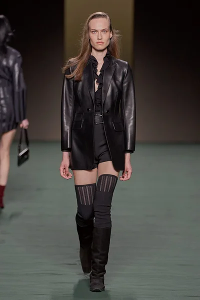 Look 3